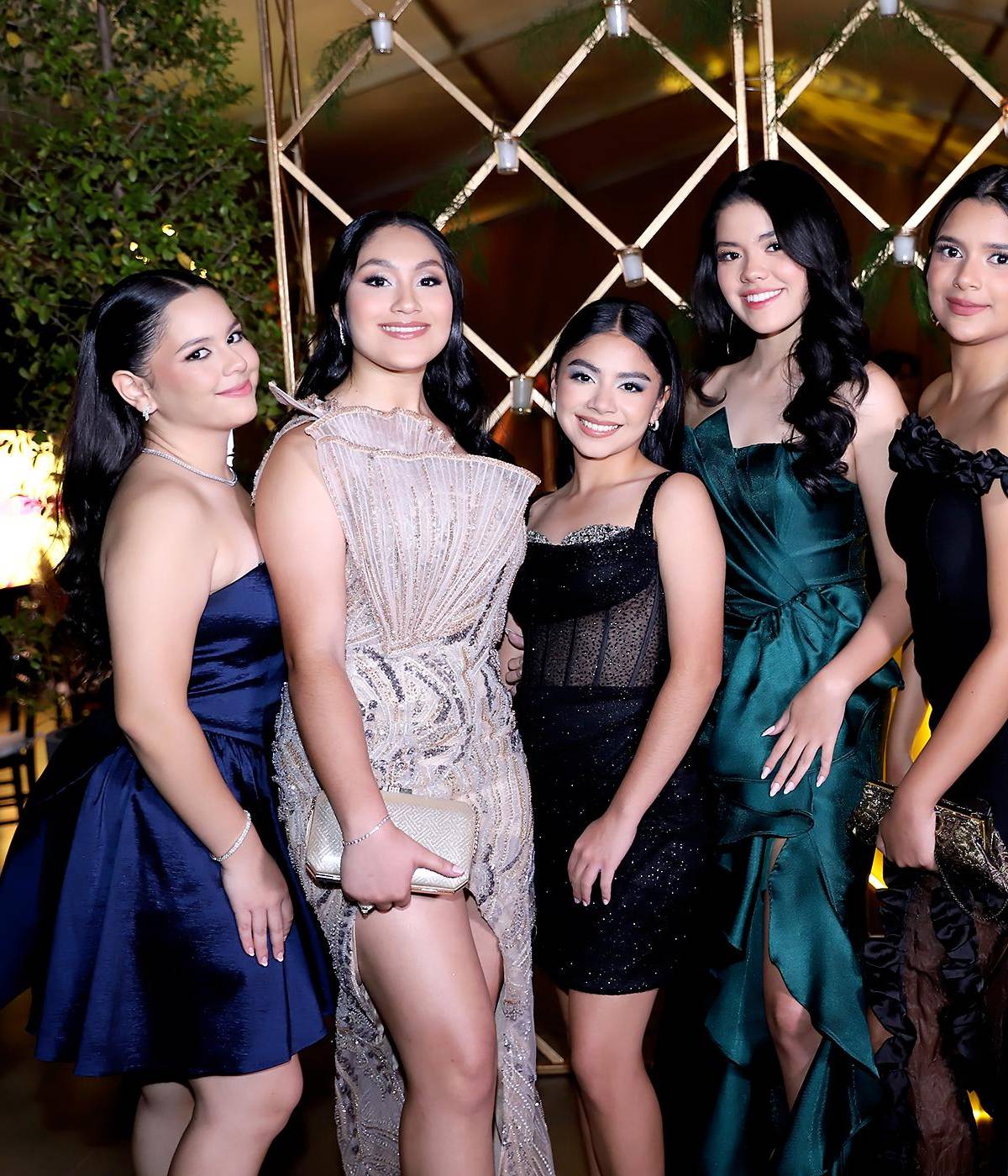 En una velada llena de emoción, los seniors 2026 de Elvel School se dieron cita en La Reserva Event Center para celebrar su tradicional cena de promoción. Vestidos con elegantes trajes de gala, los jóvenes compartieron una noche especial que marcó una de las últimas actividades previas a su graduación, celebrando la amistad, los recuerdos y el inicio de una nueva etapa.