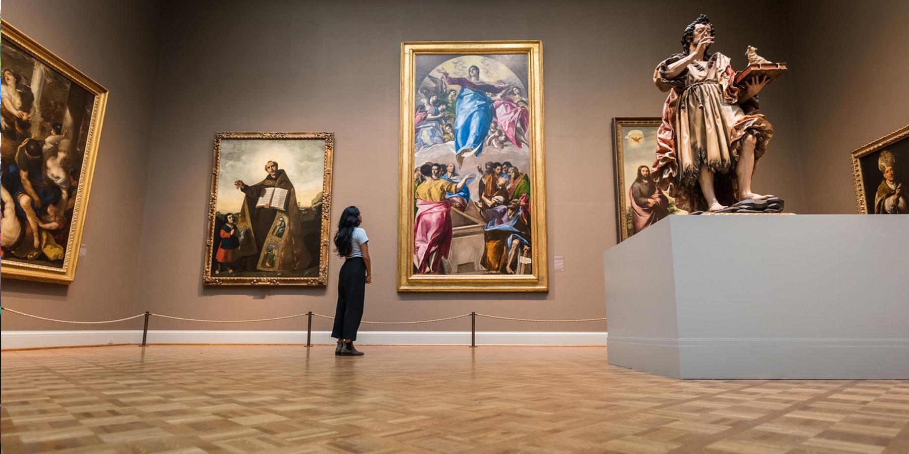 Además de los beneficios educativos, visitar un museo puede ser una actividad relajante y de meditación. Poder apreciar el arte y la historia nos permite tomar un descanso de la rutina diaria, y reducir el estrés.
