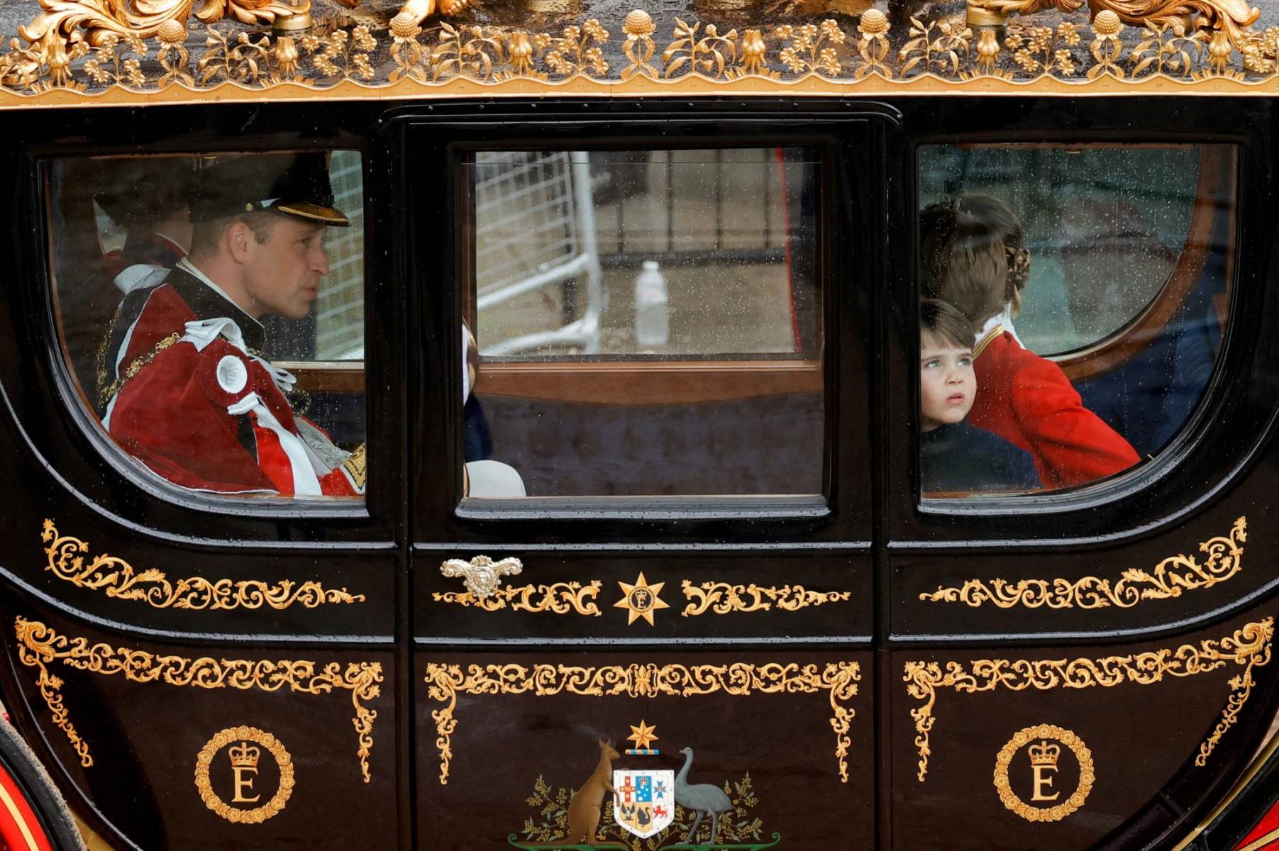 William con sus hijos Louis y George durante la procesión 