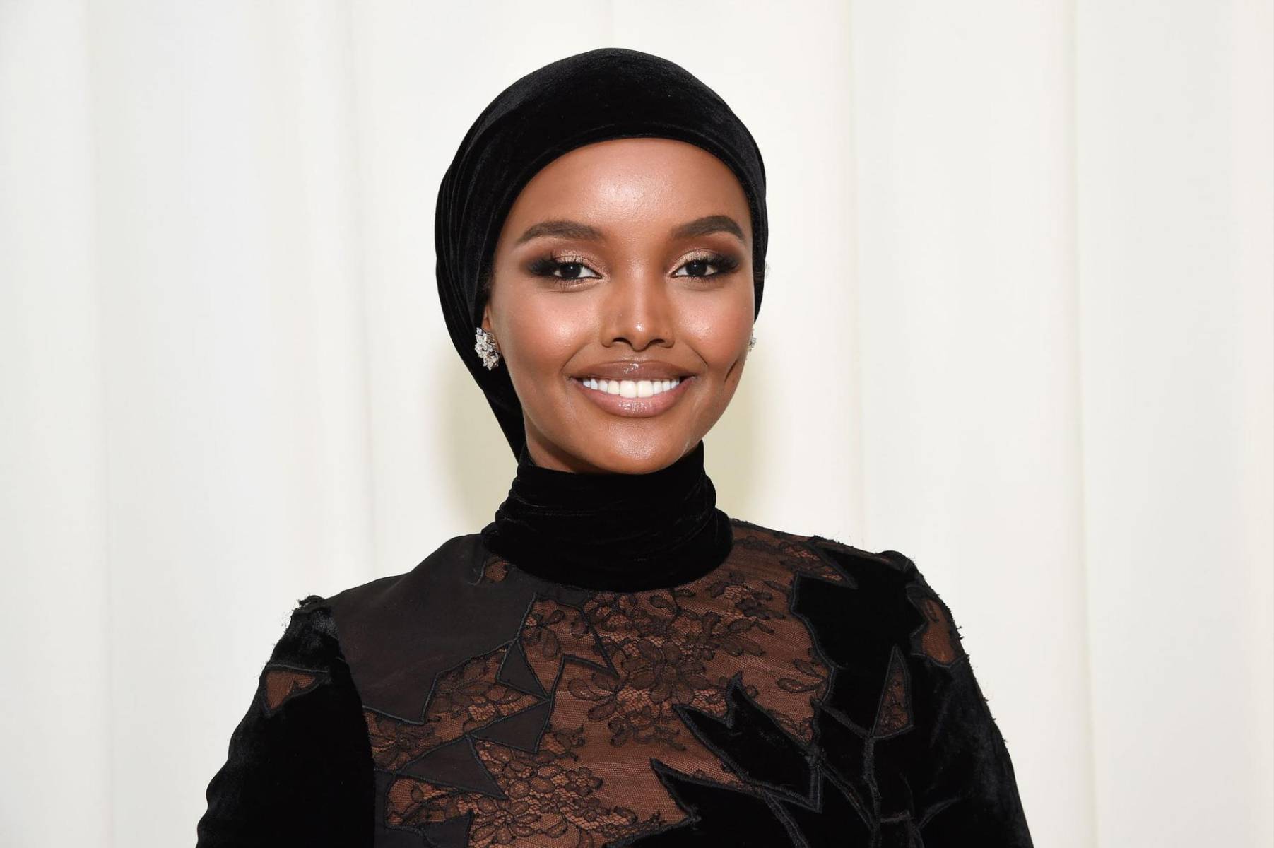 <b>Halima Aden </b>Además de ser la primera participante de Miss Minnesota en usar un hijab, esta joven de 26 años musulmana se convirtió en primera modelo en usar hijab y burkini en la edición de trajes de baño de Sports Illustrated.
