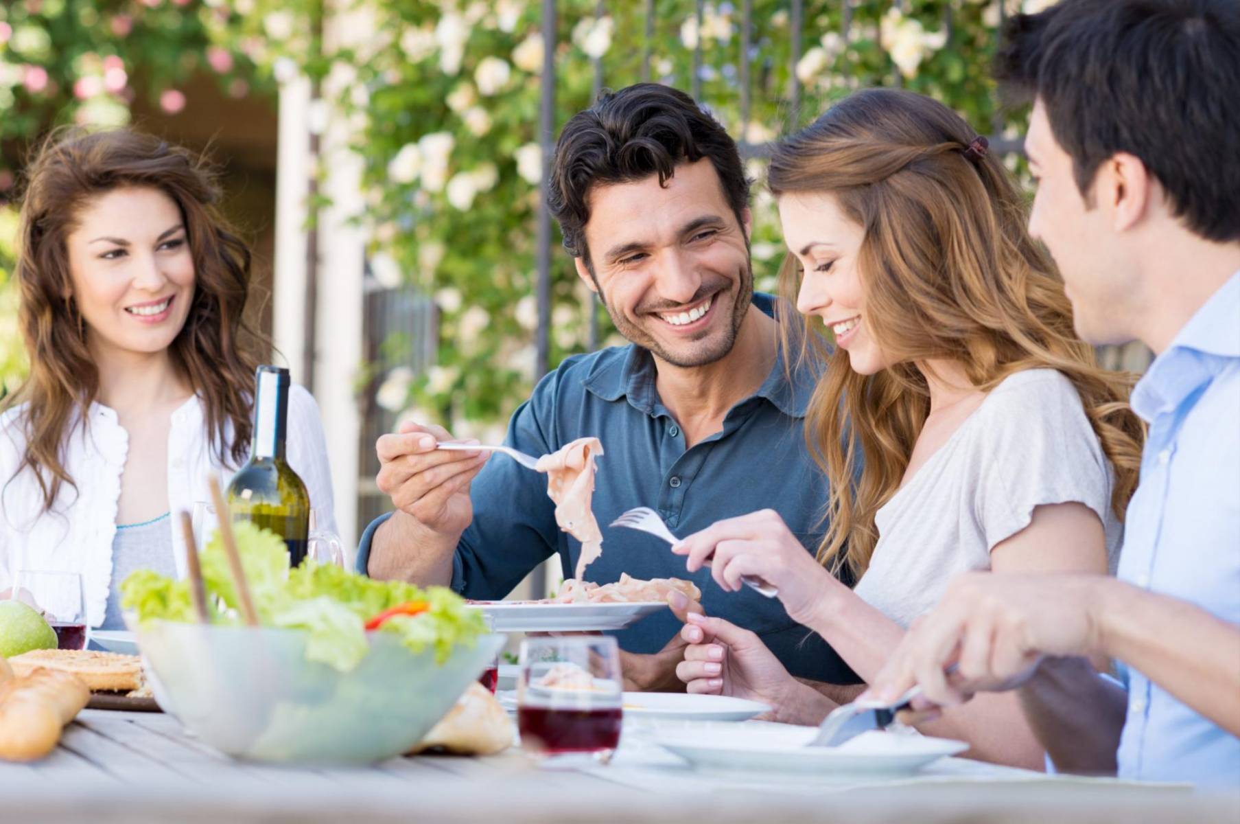 <b>Fomenta un estilo de vida saludable</b>Anima a tu ser querido a mantener una dieta equilibrada, hacer ejercicio según lo recomendado por el médico y descansar lo suficiente.