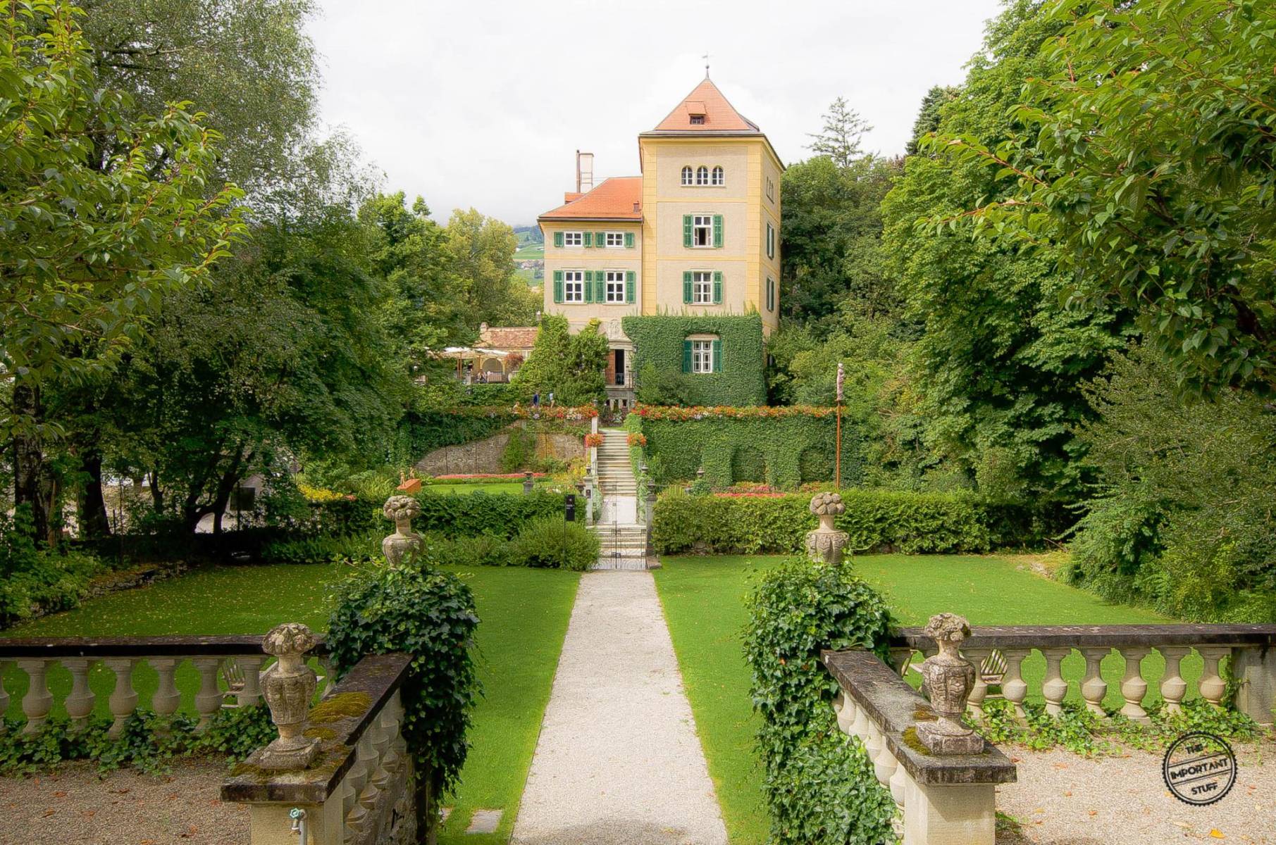 47. <a rel="nofollow" href="https://www.schauenstein.ch/">Schloss Schauenstein</a> es un prestigioso restaurante ubicado en Fürstenau, Suiza. Situado en un castillo histórico, el restaurante es dirigido por el célebre chef Andreas Caminada.
