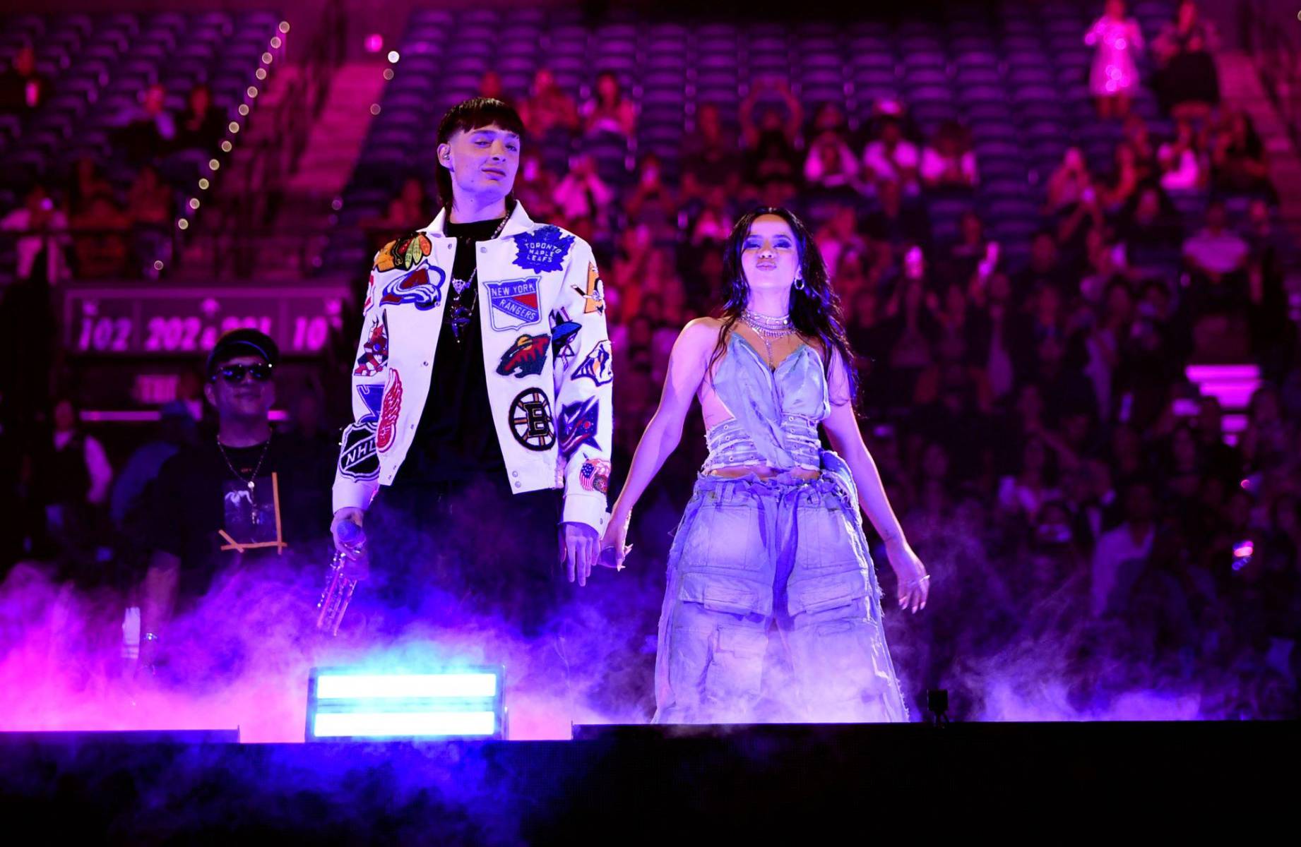 Becky G y Peso Pluma encendieron el escenario al interpretar por primera vez en televisión su canción CHANEL