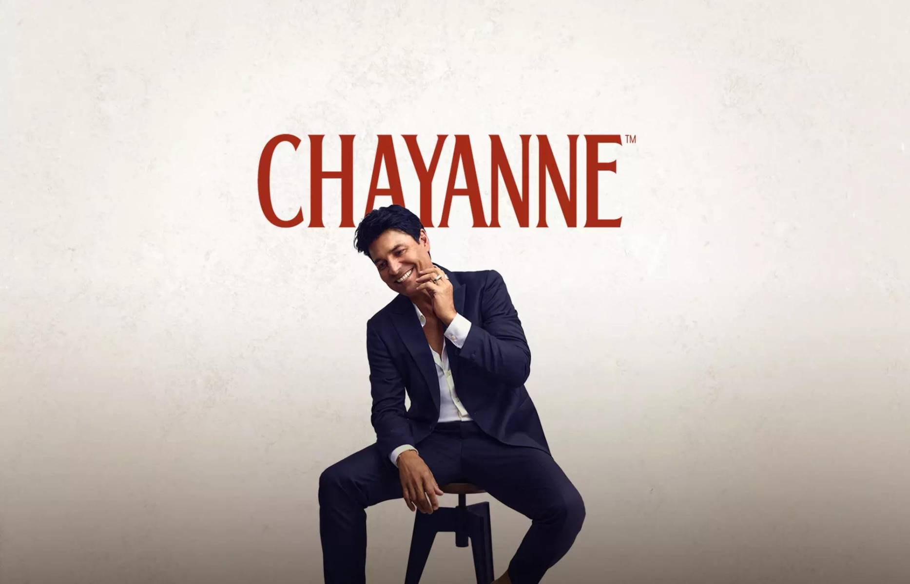 El nombre de Chayanne despierta muchas emociones en la comunidad latinoamericana. Con más de 40 años de carrera, ha conquistado generaciones con su gran carisma y baile, además se ha posicionado como un ícono del pop romántico. Aquí te dejamos todos los detalles sobre el hombre detrás de las canciones que han acompañado nuestros momentos más sentimentales.