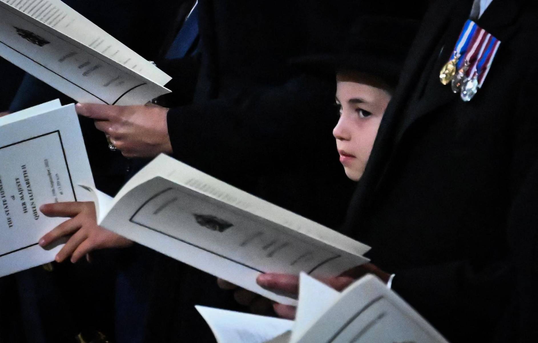 La princesa Charlotte durante el histórico funeral al que asistieron más de dos mil personas. (Photo by Ben Stansall / POOL / AFP)