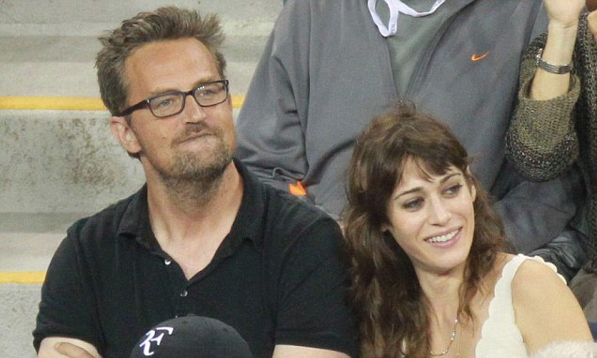 <b>Lizzy Caplan</b>El actor compartió seis años de su vida con la talentosa actriz Lizzy Caplan, hasta que en 2012 decidieron tomar caminos distintos. En sus memorias, reflexiona sobre el considerable tiempo que le dedicó a procesar la ruptura. “A menudo pienso que si le hubiera pedido que se casara conmigo ahora tendríamos dos hijos y una casa, pero ahora soy un idiota que está solo en su casa a los 53 años” confesó el actor su libro.