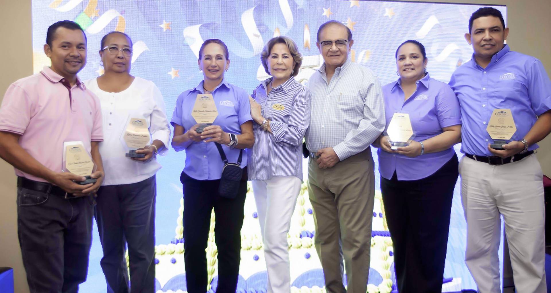 José Herrera, Gilma Padilla, Ruth Fasquelle, Nena de Diaz, Alberto Diaz,Valeria Linarte y Fredy Borjas.
