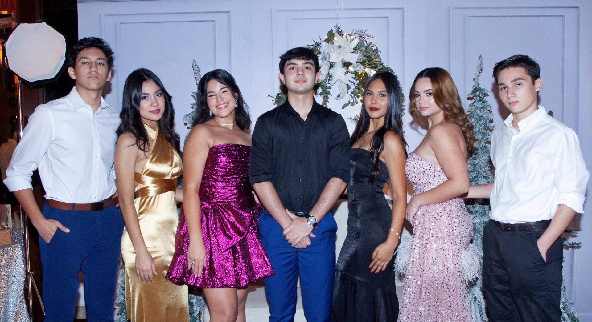 Farid Kury, Mónica Cwu, Alejandra Valdivieso, Alejandro Aldana, Andrea Rivera, Camille Saybe y Emerson Bonilla.