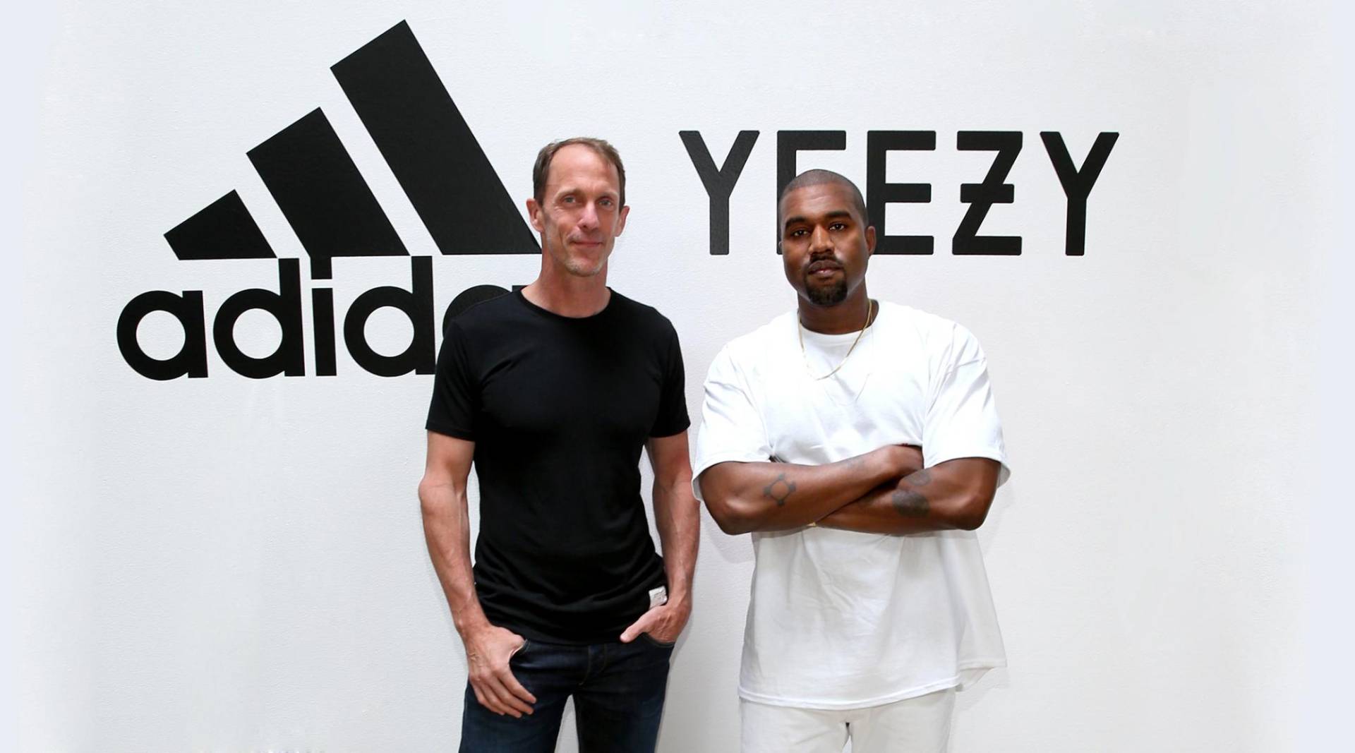 Adidas. Luego de ser criticados por su notorio silencio, Adidas, una de las marcas más grandes del mundo, ha decidido terminar la relación laboral con el rapero.