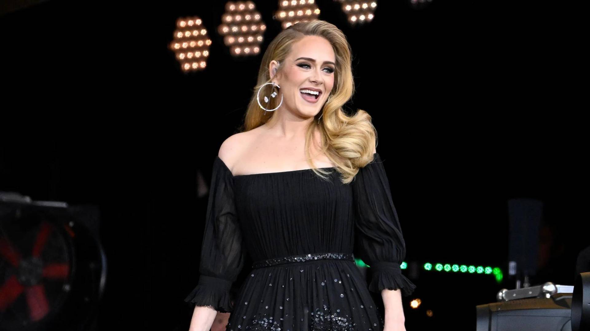 “Una vez me emborraché tanto que, cuando tuve que salir a escena, se me olvidaron las palabras de mis propias canciones. Fue la peor noche de mi vida”, afirma Adele quien en 2009, la cantante británica, tomó la decisión de terminar con este hábito. 
