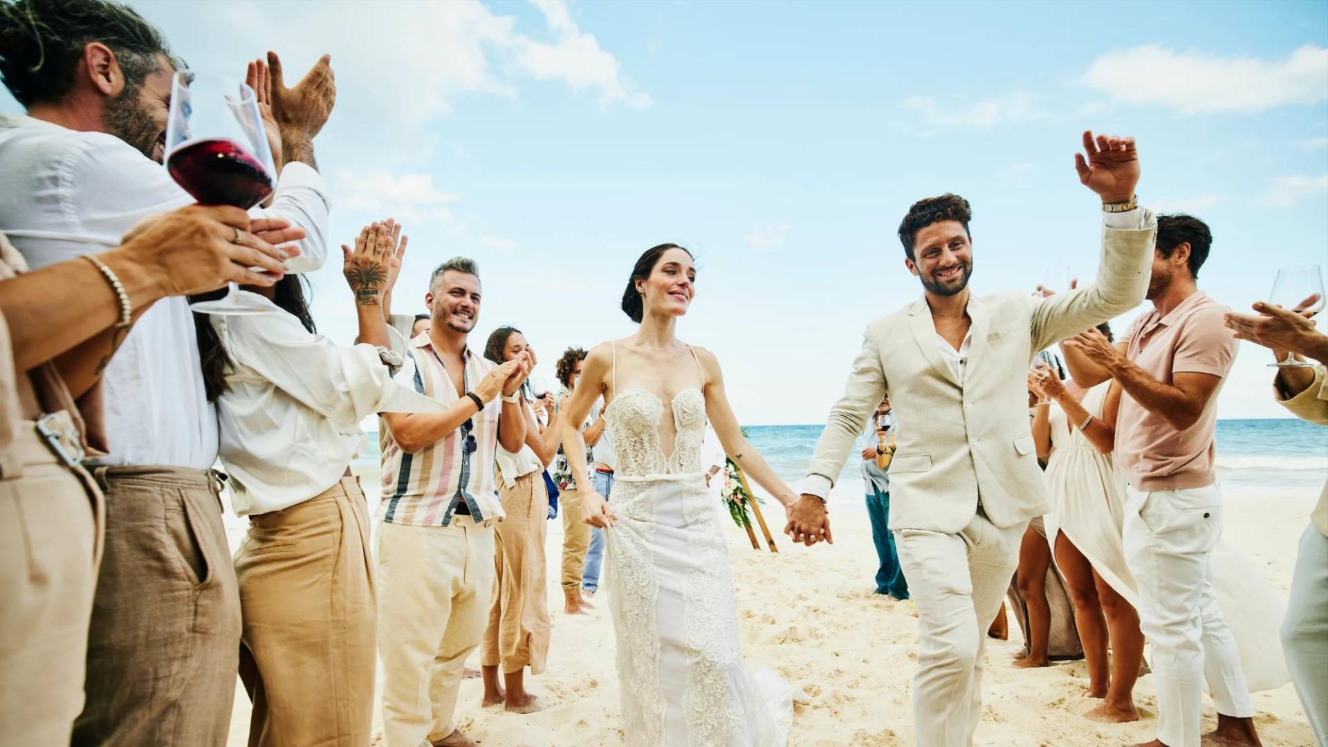 Nunca sabemos cuándo necesitaremos lucir formales en la playa, es más, ni se nos ocurren los momentos. Pero sí existen, y puede haber bodas, reuniones casuales, reuniones de trabajo donde se nos exige utilizar vestimenta formal. Es por eso que te enumeramos un par de cosas que debes evitar a toda costa.