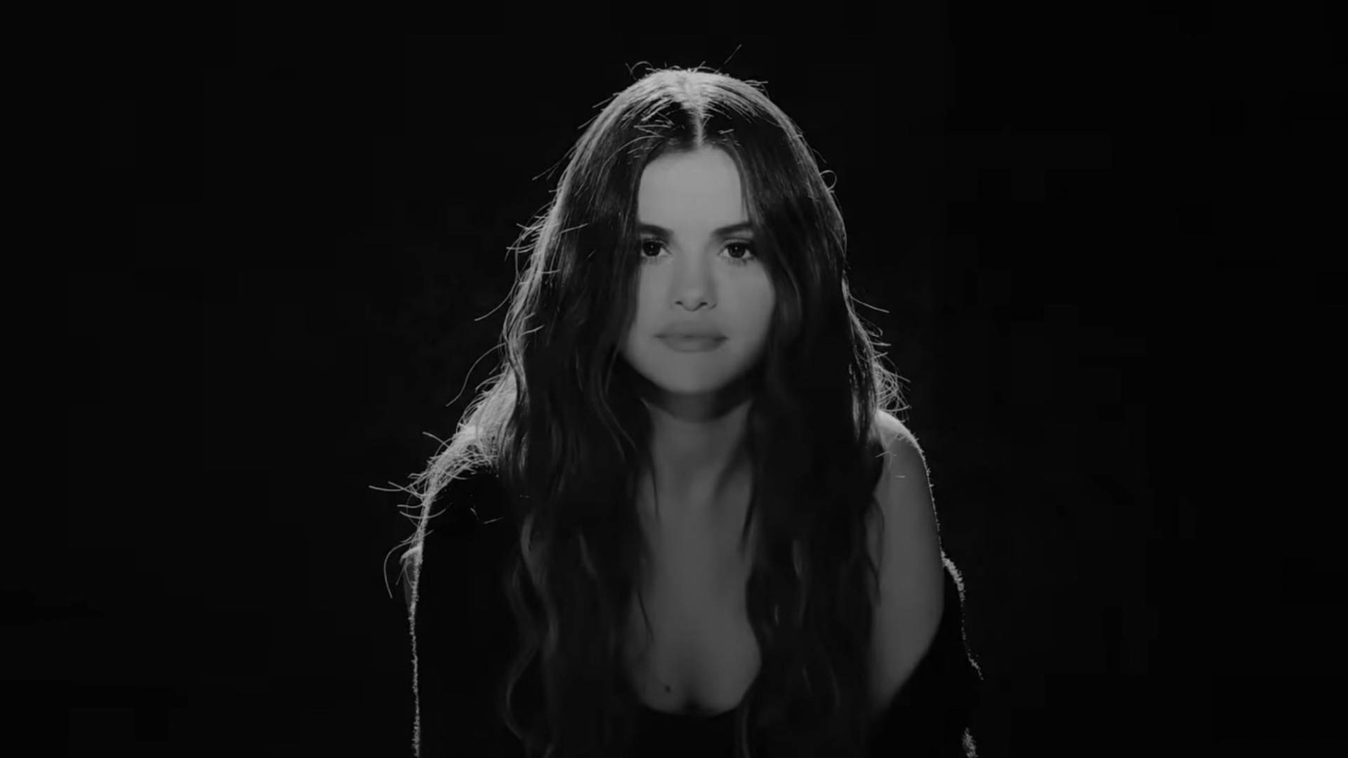 Selena Gómez también sacó su dolor con la canción “Lose You to Love Me” con este tema se despidió totalmente de sus momentos altibajos que vivió junto a Justin Bieber mientras eran novios. 
