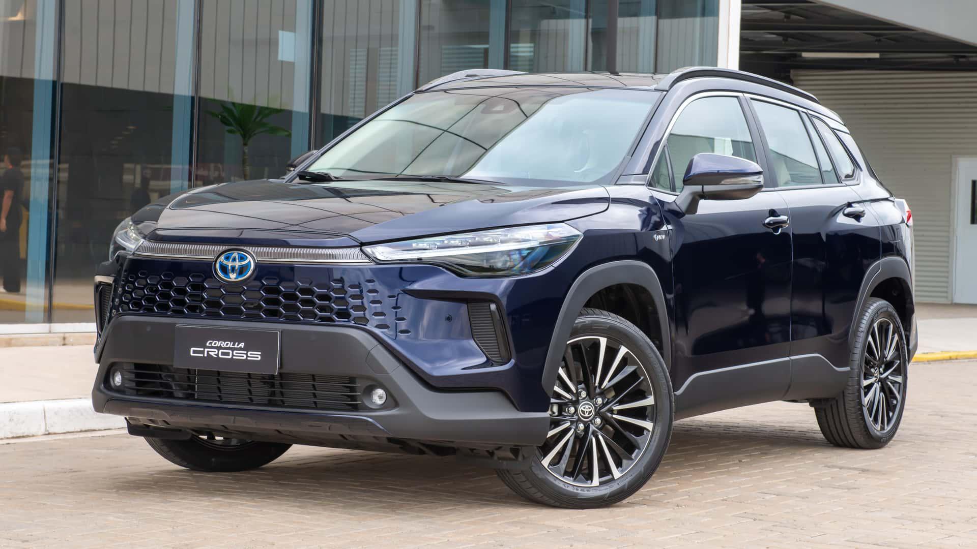 El Corolla Cross 2025 combina la confiabilidad del Corolla con las características modernas de un SUV. Con un diseño audaz, tecnología híbrida eficiente y un interior espacioso y cómodo, este modelo ofrece una solución práctica y ecológica para los hondureños. A continuación, descubrirás más sobre sus destacadas características y beneficios.