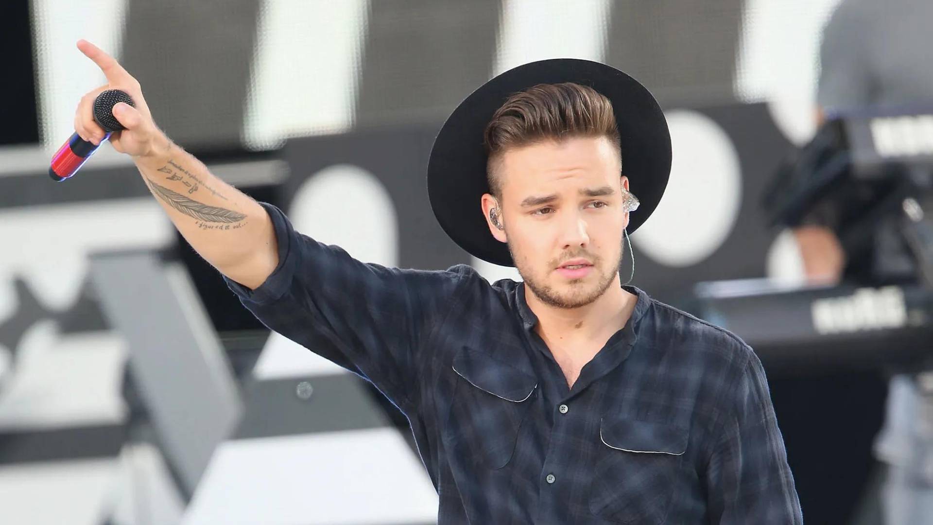 Liam, con su voz y carisma natural, destacó no solo como vocalista, sino también como uno de los principales compositores del grupo, escribiendo 31 canciones de su discografía.