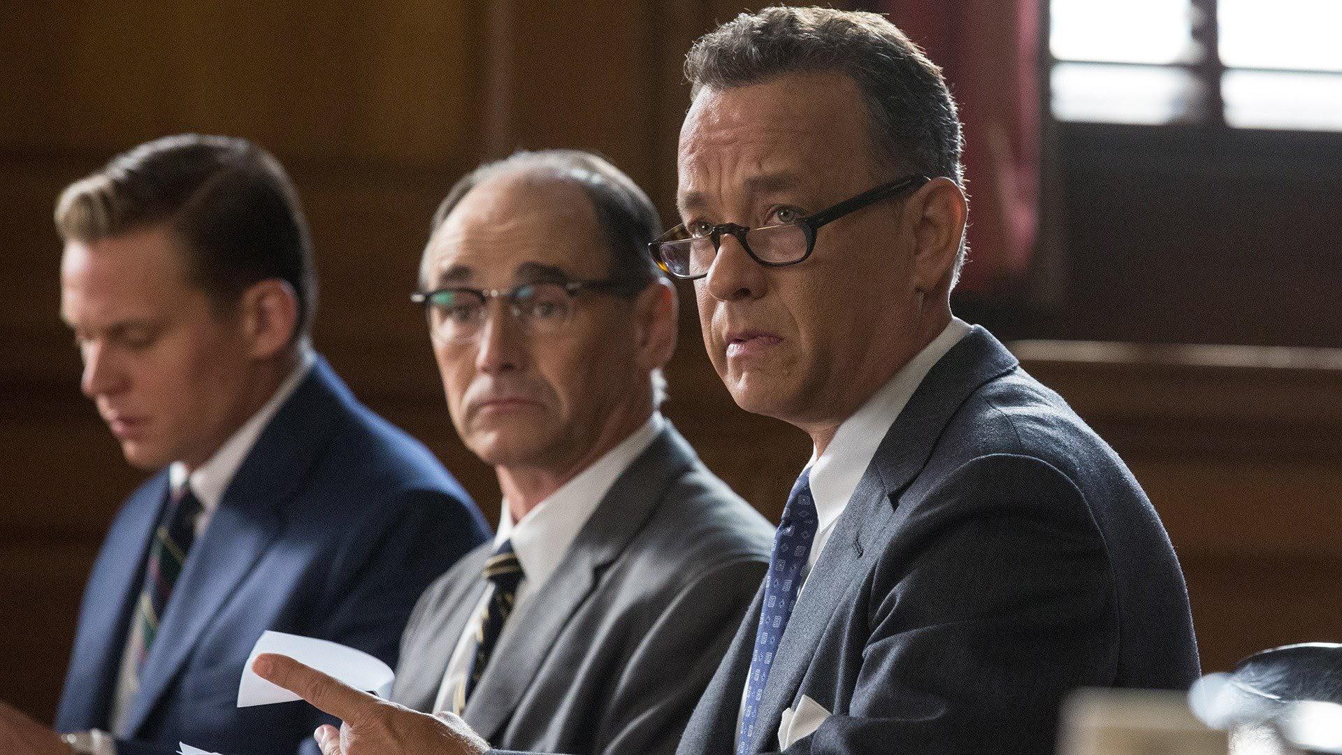 <b>Bridge of Spies</b> Dirigida por Steven Spielberg y protagonizada por Tom Hanks, esta película sobre la Guerra Fría y el intercambio de espías fue aclamada por su guion y dirección. 