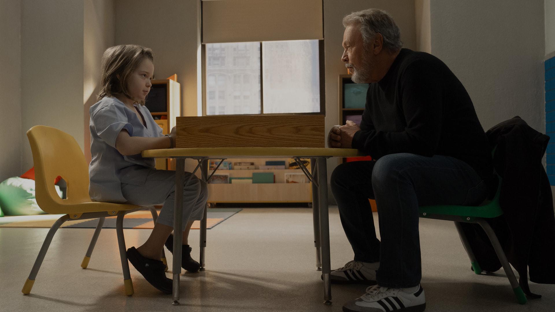 <b>Before - Apple TV - 25 de octubre</b>Es un thriller psicológico de 10 episodios sobre Eli, un psiquiatra infantil que, tras perder recientemente a su esposa Lynn, se topa con un niño con problemas que parece tener una inquietante conexión con su pasado.