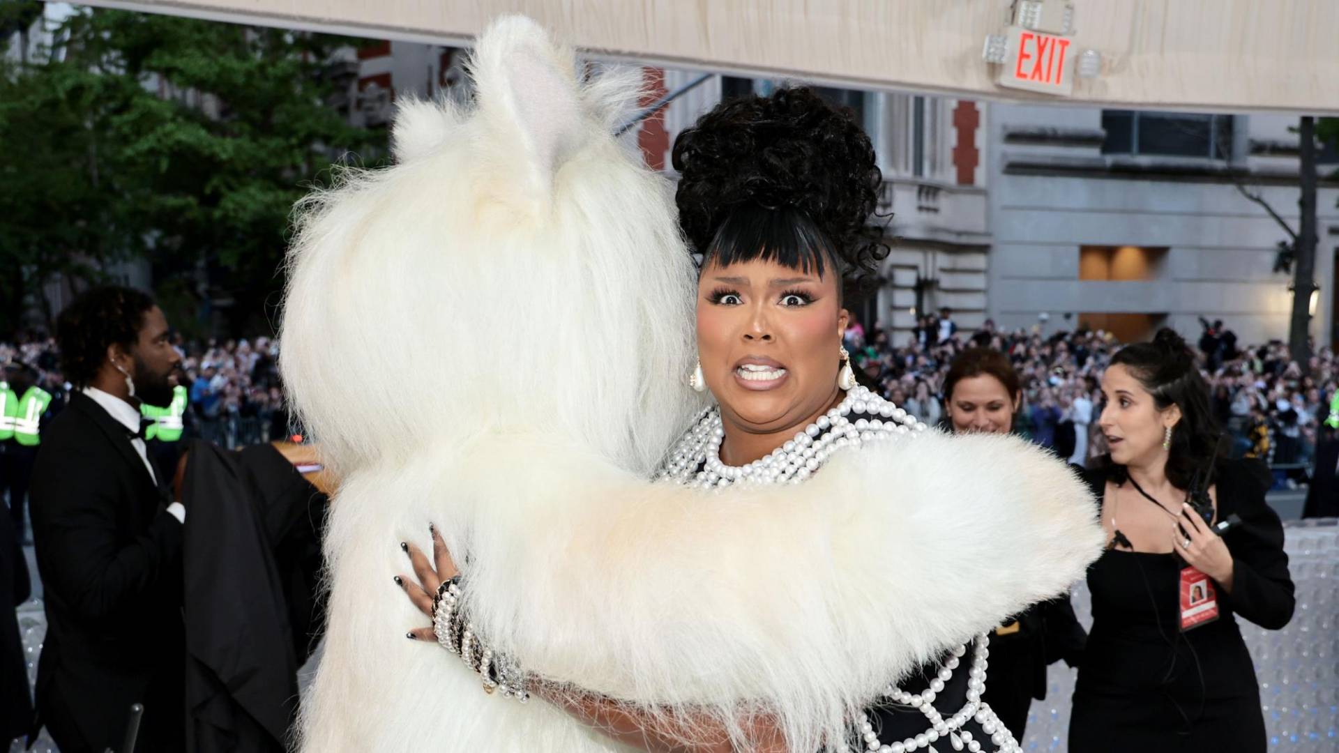 No es sorpresa que los cibernautas no perdieron el tiempo y comenzaron a llenar las redes sociales de divertidísimos memes de le Met Gala. A continuación te dejamos los más graciosos. 