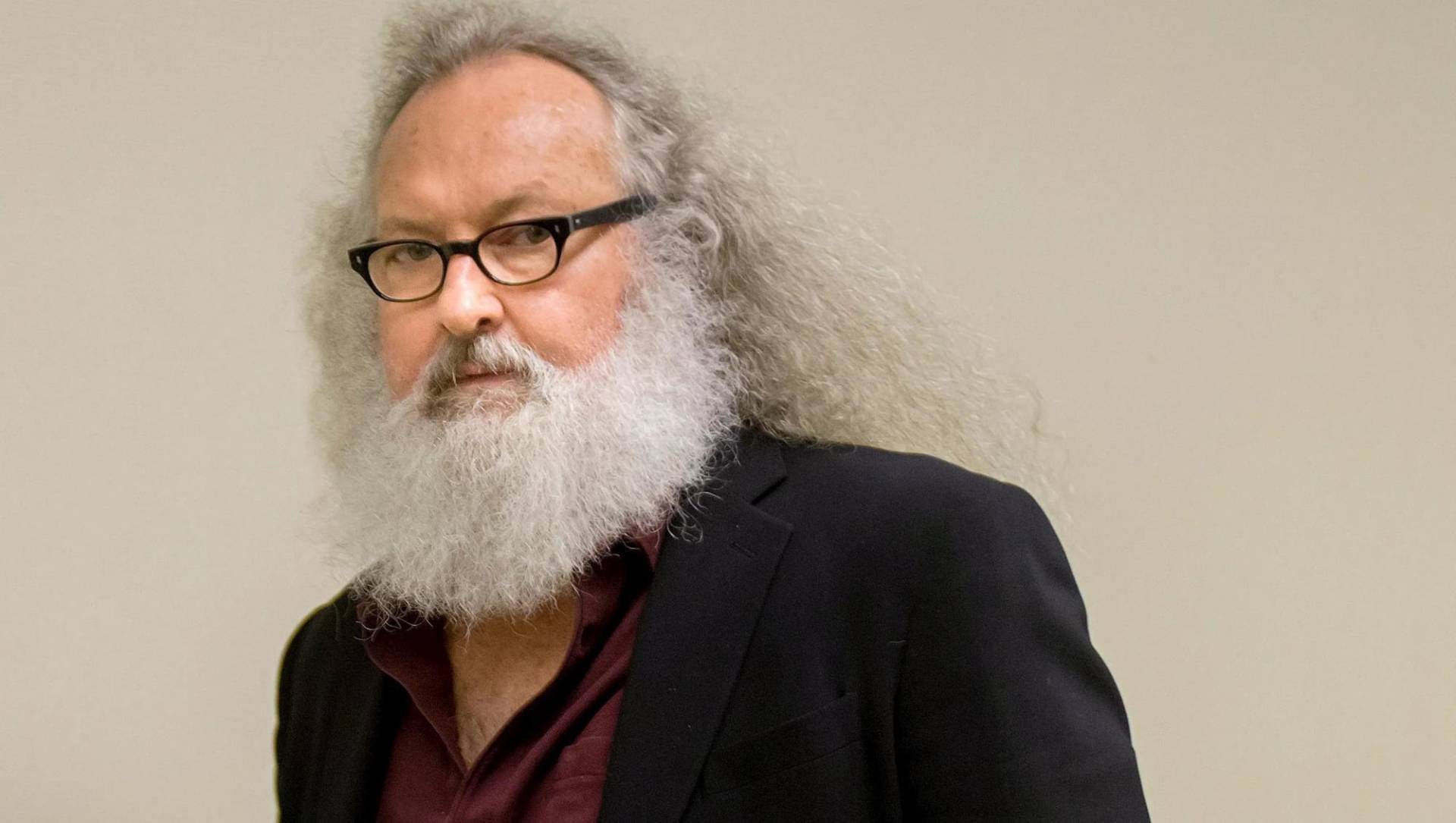 Por su polémica personalidad, nadie quiere trabajar con Randy Quaid, quien alcanzó la fama en la película “Día de la Independencia”, pero con el pasar de los años, comenzó a actuar de forma paranoica.