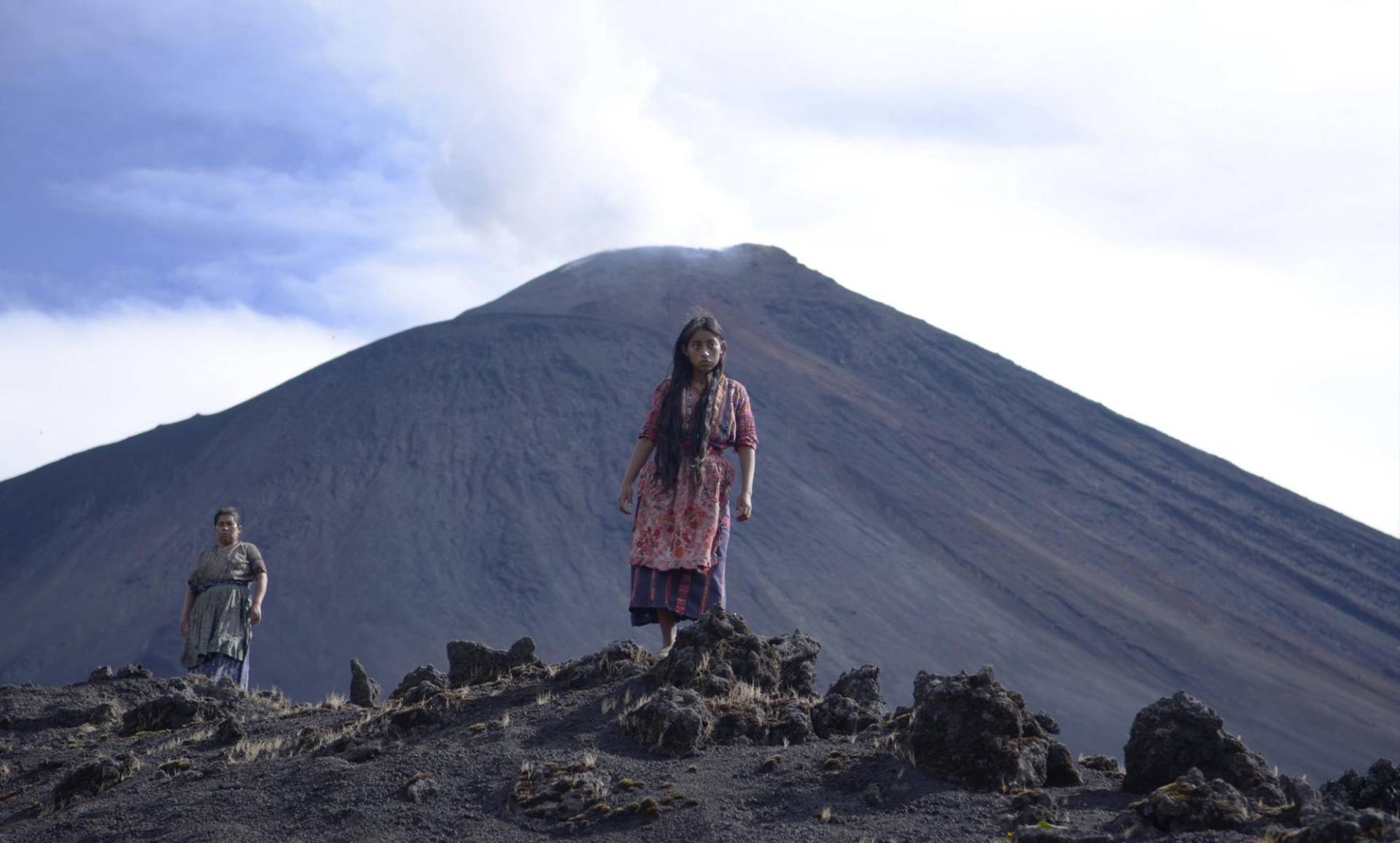 <b>Ixcanul</b>Tomando lugar en un monte guatemalteco, esta película trata de María, una joven indígena que sueña con vivir en el mundo moderno. La película se ha llevado premios a nivel mundial por su increíble representación de la cruda realidad que cientos de mujeres indígenas viven diariamente.