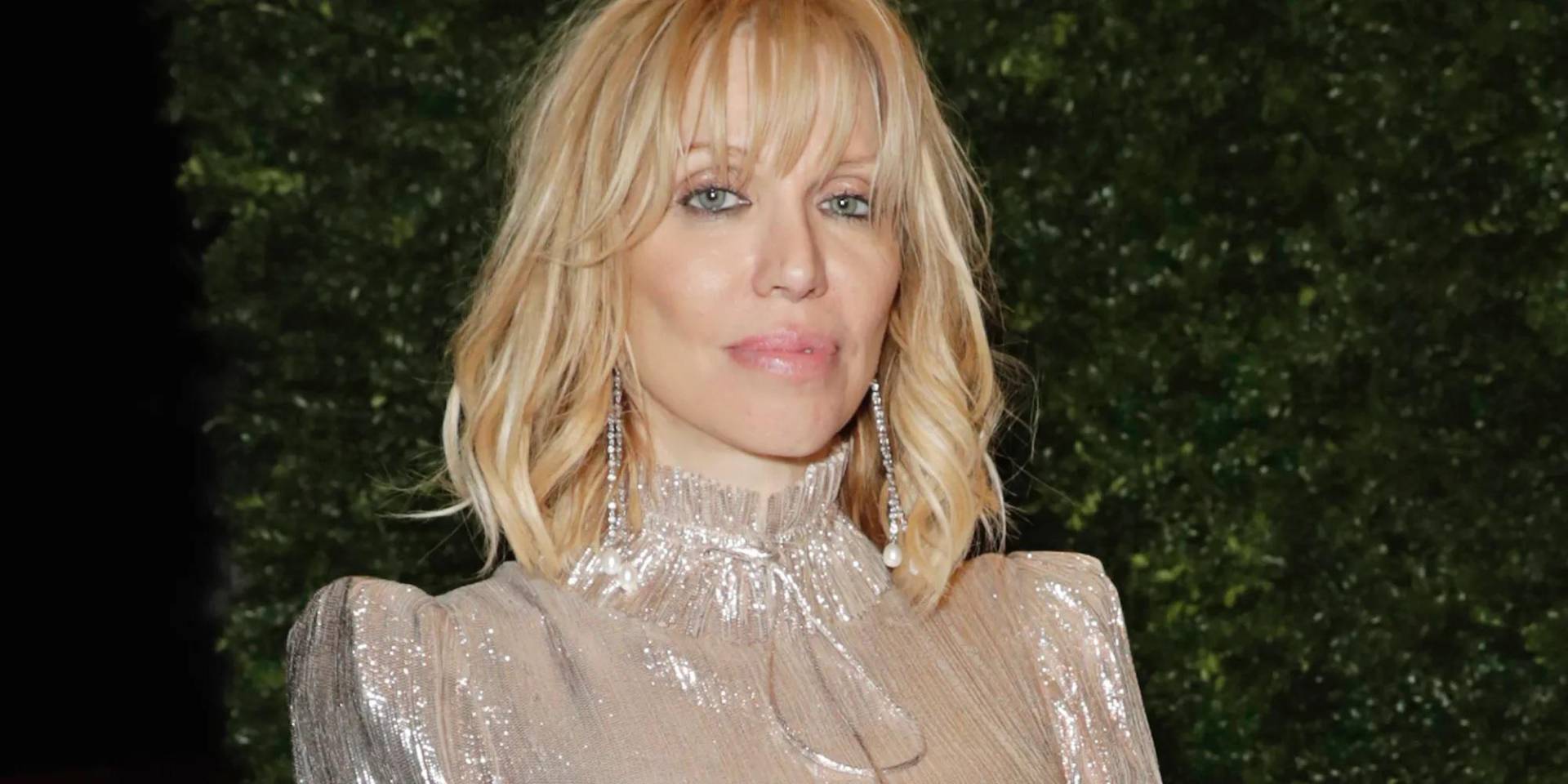 Courtney Love, esposa del fallecido ícono del rock Kurt Cobain y ella misma un ícono del grunge, Courtney Love nació en el año del Dragón de Madera. 