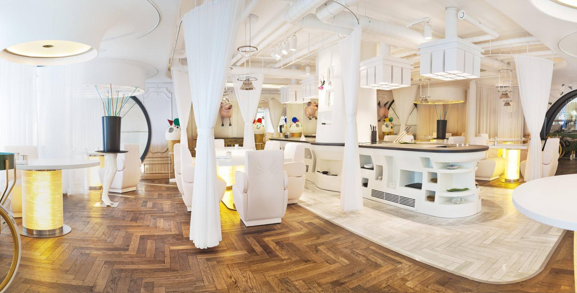 4. DiverXO es un restaurante en Madrid, España, liderado por el reconocido chef David Muñoz. Es conocido por su enfoque innovador en la cocina española, fusionando técnicas vanguardistas con sabores y presentaciones audaces. Con tres estrellas Michelin, DiverXO ofrece una experiencia gastronómica única y emocionante que ha ganado reconocimiento internacional y se destaca como uno de los mejores restaurantes de Madrid.