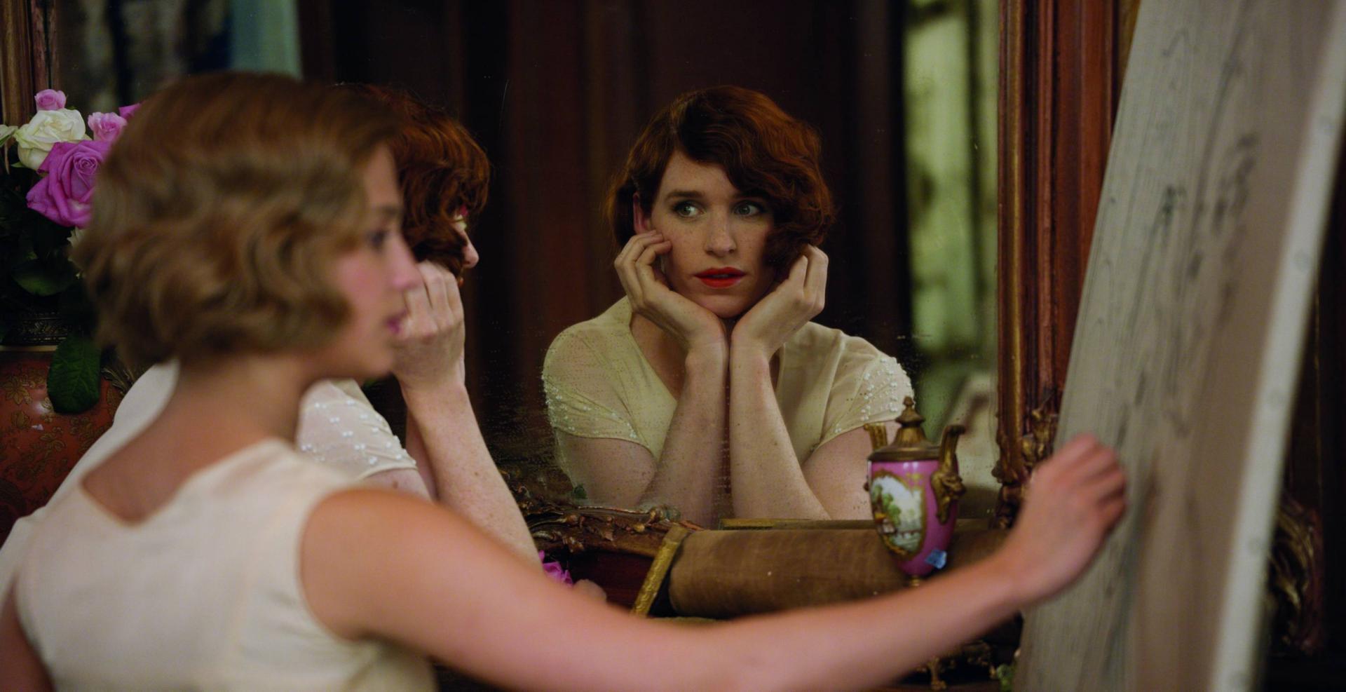 <b>The Danish Girl</b> Esta biografía sobre la transición de género de Lili Elbe, interpretada por Eddie Redmayne, fue una de las películas más importantes de 2015 en cuanto a temática de derechos LGBT+. 