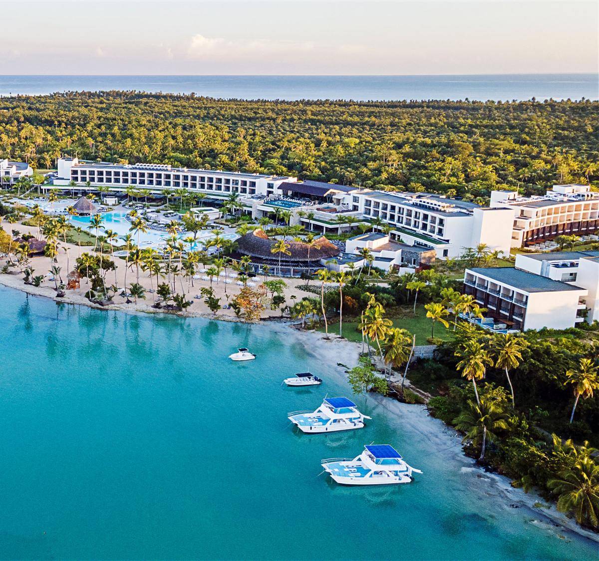 De la mano de Curio Collection by Hilton, Zemi Miches Punta Cana presenta una exclusiva colección de 16 bungalows donde el lujo, la naturaleza y el servicio personalizado se encuentran frente al Caribe.