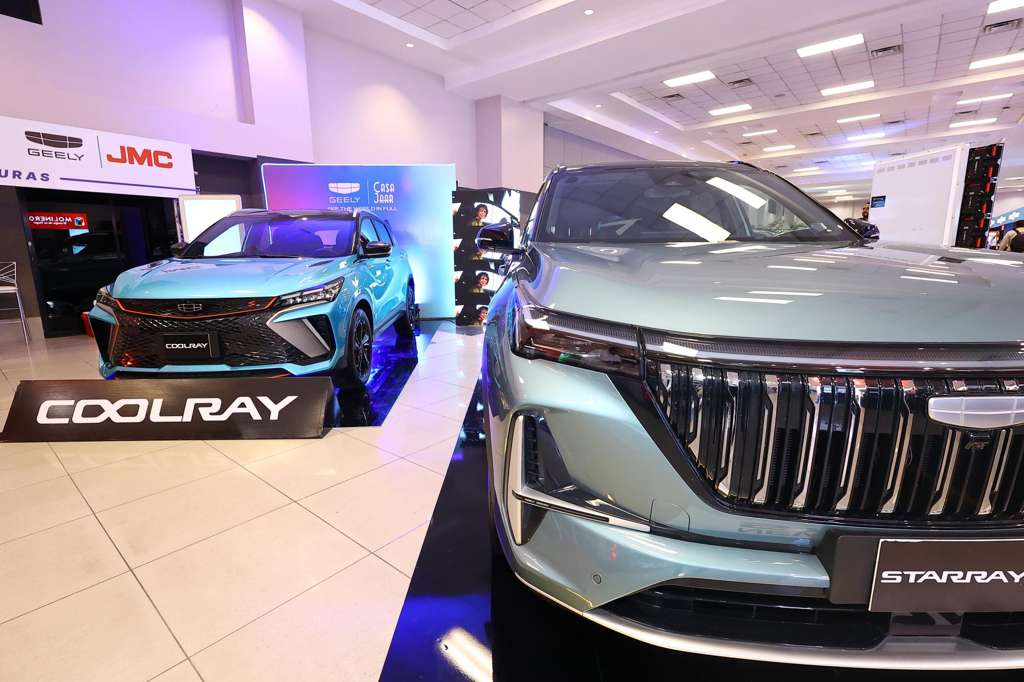 Uno de los principales atributos de la nueva generación de vehículos Geely es la incorporación de sistemas avanzados de asistencia a la conducción, diseñados para ayudar al conductor y prevenir posibles accidentes.