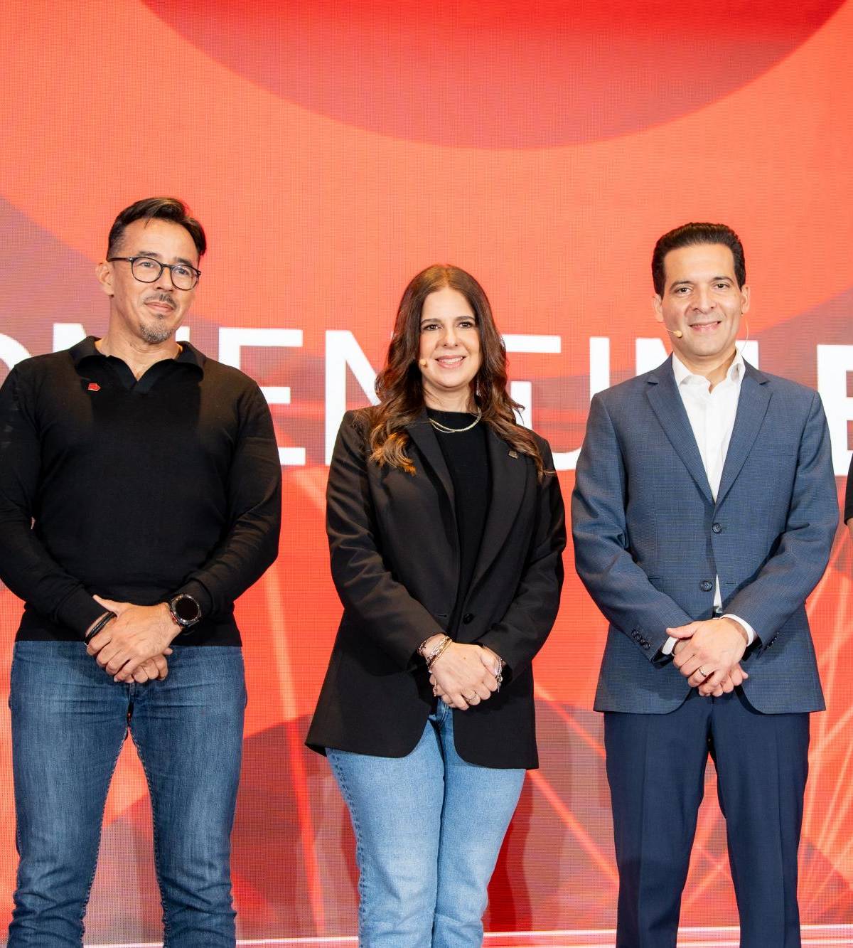 Eduardo Moreno, Gerente Banca Empresarial BAC regional , Melissa Stefan, Vicepresidente Banca de Empresas, BAC Honduras, Carlos Handal, Presidente Ejecutivo BAC Honduras y Rodolfo Trejos, Vicepresidente de Banca Corporativa, BAC regional.