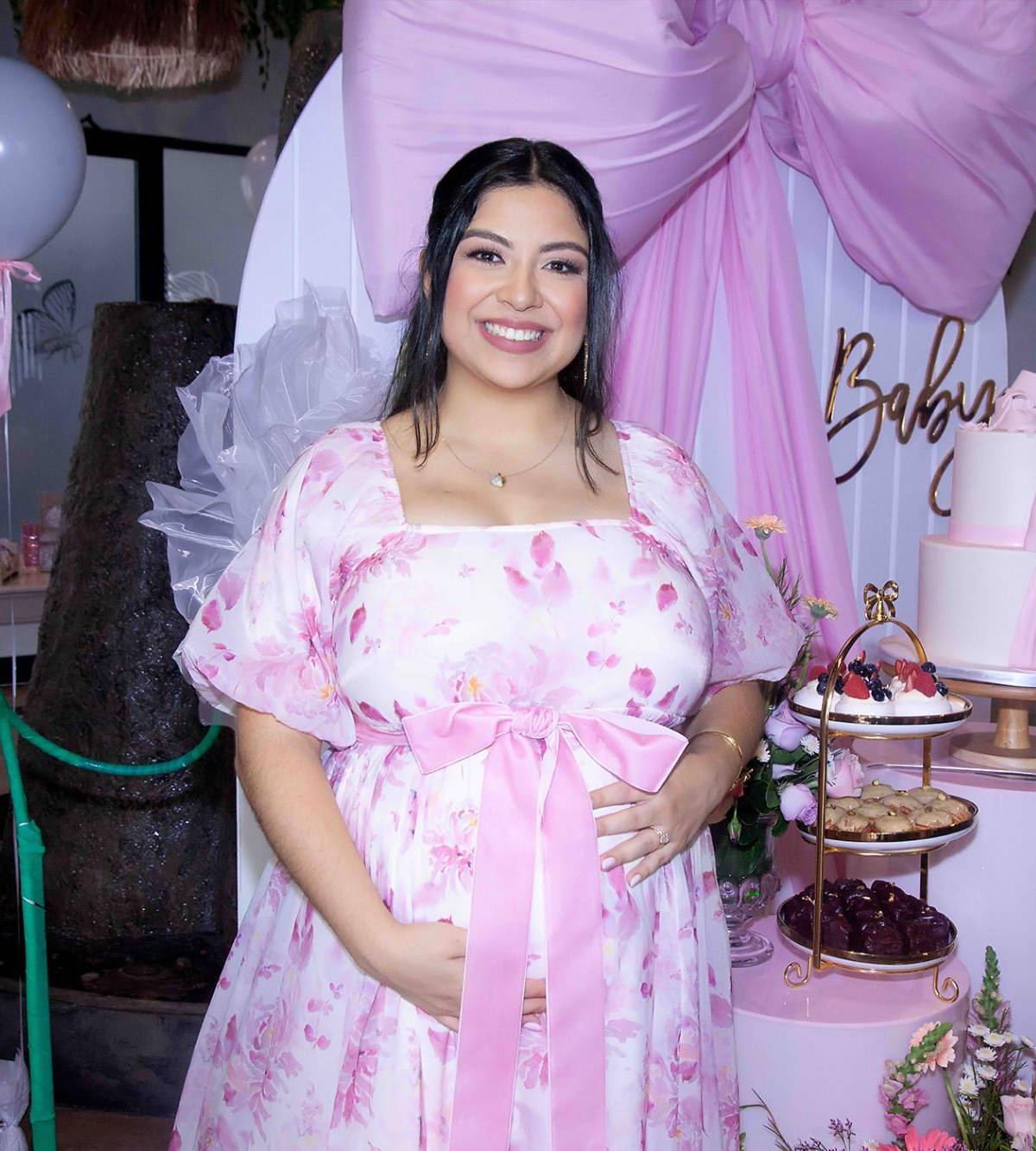 Una atmósfera de alegría, ternura y gratitud envolvió la mañana en la que familiares y amigas cercanas se reunieron en el restaurante Silvestre para celebrar la dulce espera de Eliana Sofía, la hija que muy pronto llegará para llenar de luz el hogar de Víctor Valdés y Jackeline Ivonne del Arca. El especial encuentro, organizado por las abuelas, tías y primas, fue una cálida antesala al nacimiento de la nueva integrante de la familia, previsto para principios de febrero.