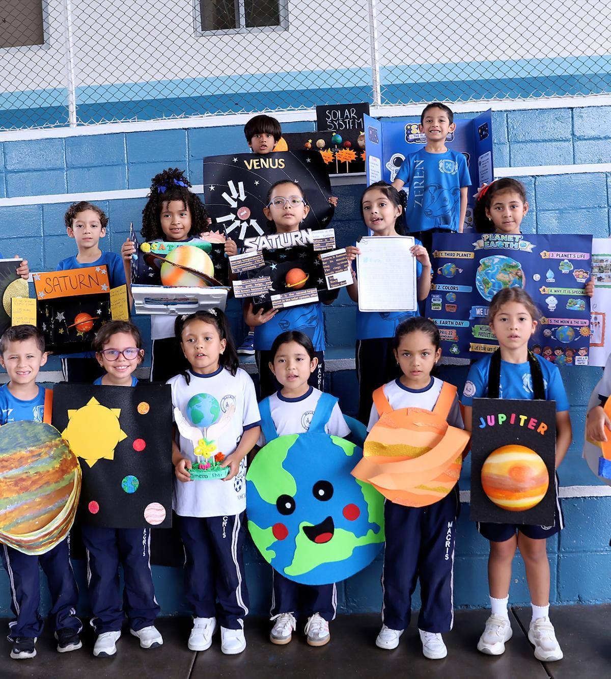 First Grade de Macris School explora el Sistema Solar