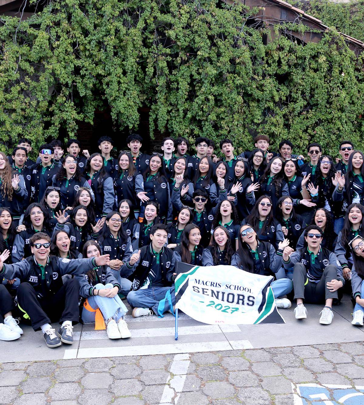 La espera terminó y la generación 2027 de Macris School estaba lista para la tradicional entrance, que marca el comienzo de su último año académico. La Hacienda Real fue punto de encuentro de un desayuno que compartieron entre alegrías, nostalgia y grandes expectativas. De ahí partieron rumbo a la escuela, donde les esperaba una increíble celebración organizada por la junta de padres.