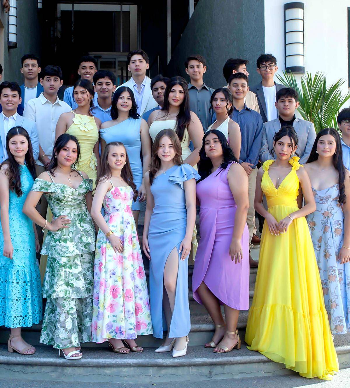 La generación 2026 de la Escuela e Instituto Bilingüe Villas del Campo School,fueron protagonistas de una alegre mañana en el salón Encuentros del hotel Copantl &amp; Convention Center. La reunión de los 32 seniors, transcurrió entre fotos, la degustación de un delicioso desayuno buffet y el entusiasmo de que están a pocos meses de graduarse.