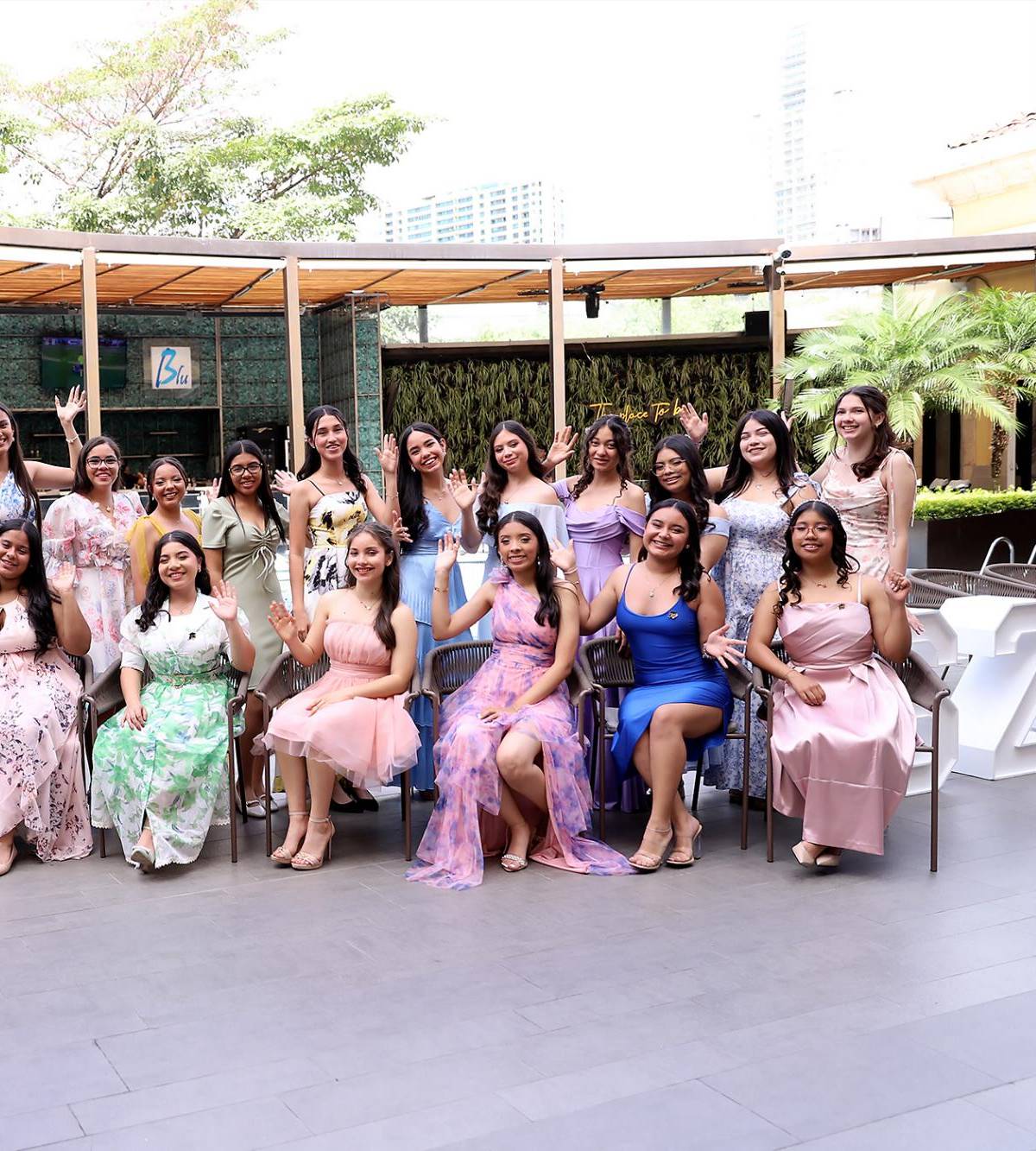 Los seniors 2026 de England School se reunieron en el Hotel InterContinental para celebrar un brunch especial. Elegantes y llenos de entusiasmo, los estudiantes llegaron listos para compartir risas, tomarse fotografías y disfrutar de la compañía de sus amigos, creando recuerdos inolvidables antes de cerrar esta etapa de su vida escolar.