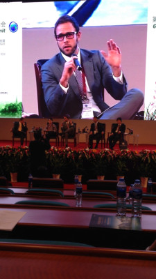 Arquitecto hondureño participa en foro de negocios en China