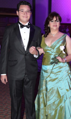 Del Campo International School grad