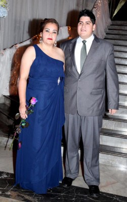 Seniors de la Mayan School se graduan