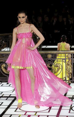 Versace abre los desfiles de alta costura de París