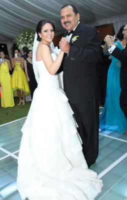 La boda de René Serrano y Elisa García