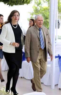 Homenaje a Napoleón J. Larach