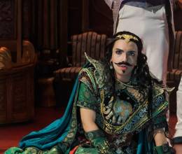 El soprano hondureño Dennis Orellana brilla en los teatros de Viena