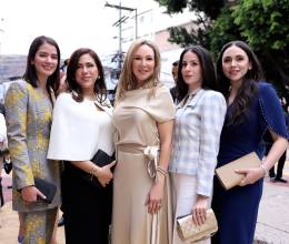 A la toma de posesión asistieron diplomáticos, distinguidas personalidades del ámbito político y gubernamental, así como funcionarios públicos y representantes de la Iglesia, quienes se dieron cita para acompañar a Nasry Asfura en este importante acontecimiento.