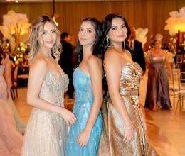 En un ambiente de elegancia, glamour y celebración, 52 graduados de la Serán School protagonizaron una inolvidable velada en el Hotel Copantl &amp; Convention Center, donde familiares y amigos se dieron cita para compartir uno de los momentos más importantes de sus vidas.