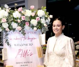 <i>“A new chapter is about to begin”,</i> fue la frase que dio la bienvenida al encantador bridal shower en honor a Allison Rivera Salazar, una novia apasionada por la lectura que pronto unirá su vida a José Armando Erazo.