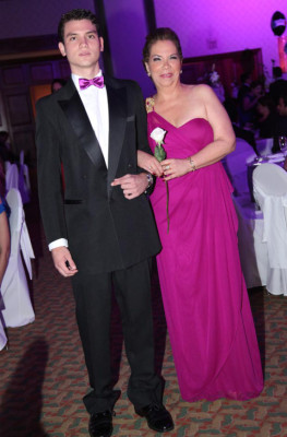 Del Campo International School grad