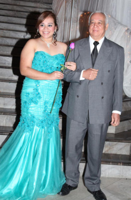 Seniors de la Mayan School se graduan