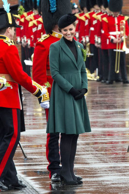Kate sufre inconveniente en plena revisión de guardia