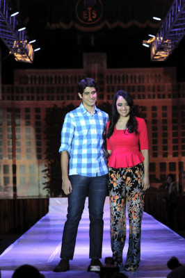 Desfile de modas de la EIS