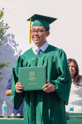 Entrega de títulos de DelCampo International School