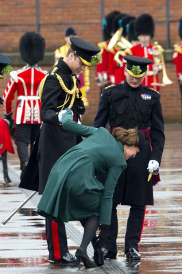 Kate sufre inconveniente en plena revisión de guardia